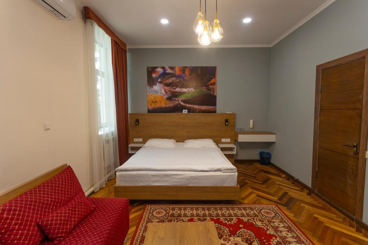 Koisha Hostel Bishkek Bagian luar foto