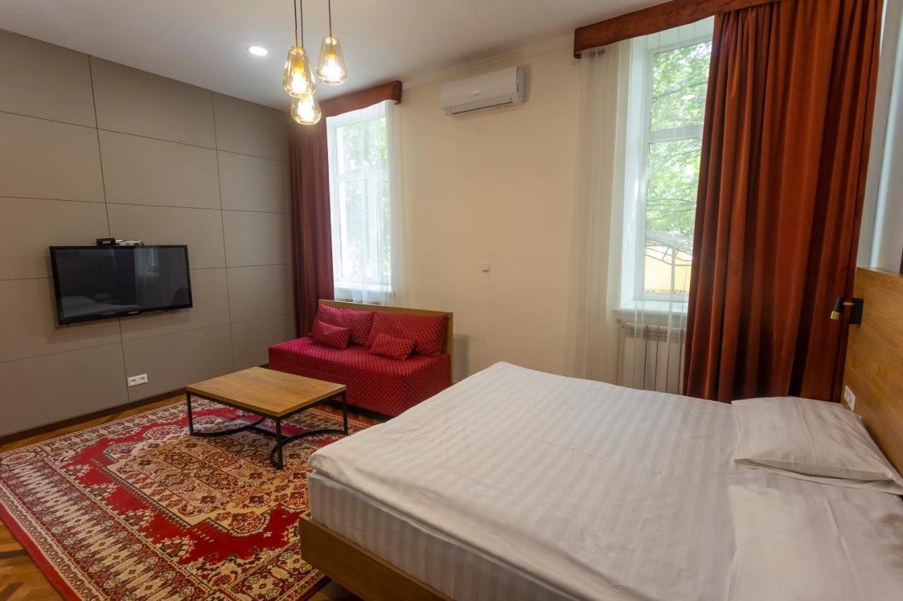 Koisha Hostel Bishkek Bagian luar foto