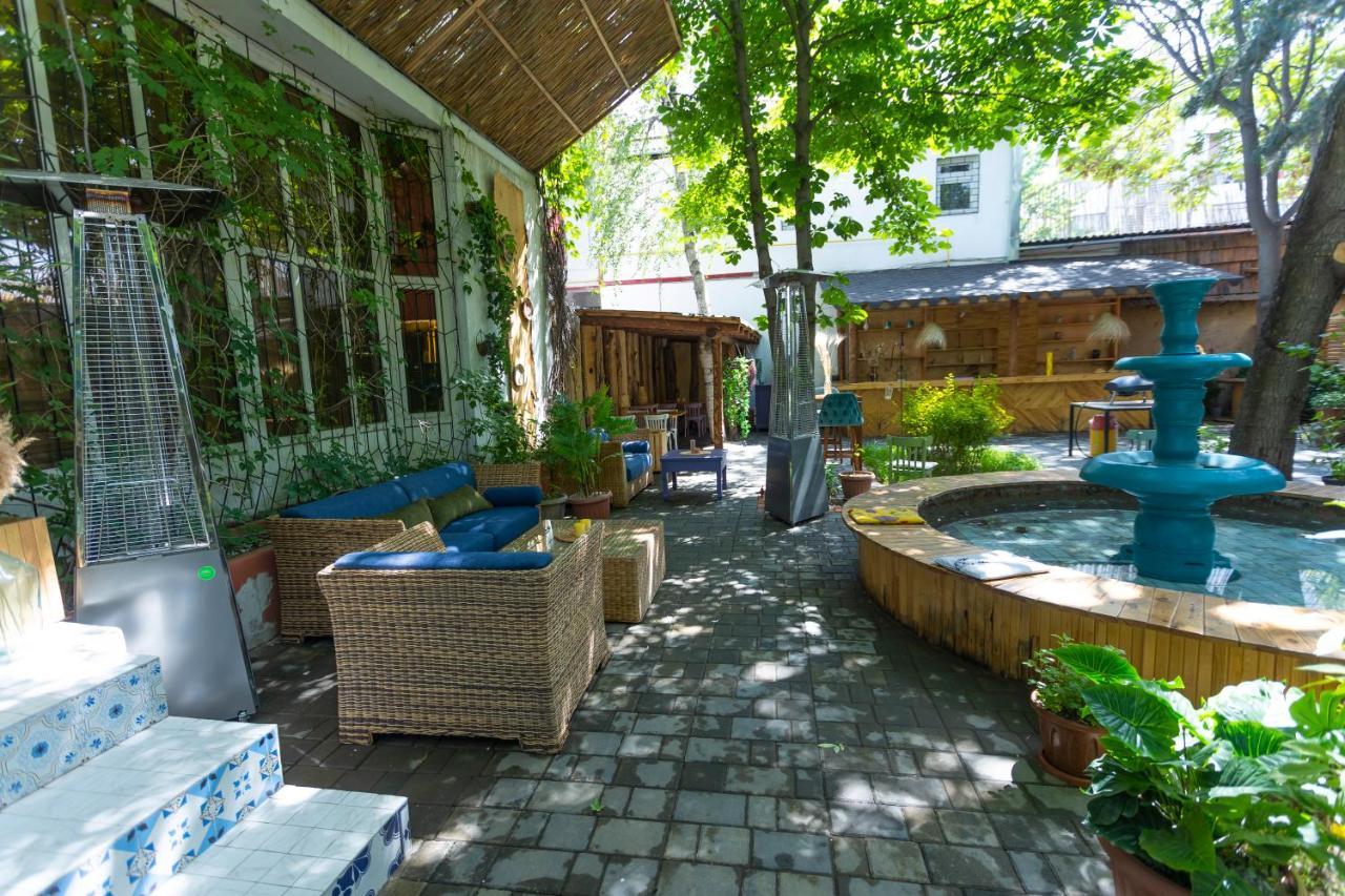 Koisha Hostel Bishkek Bagian luar foto