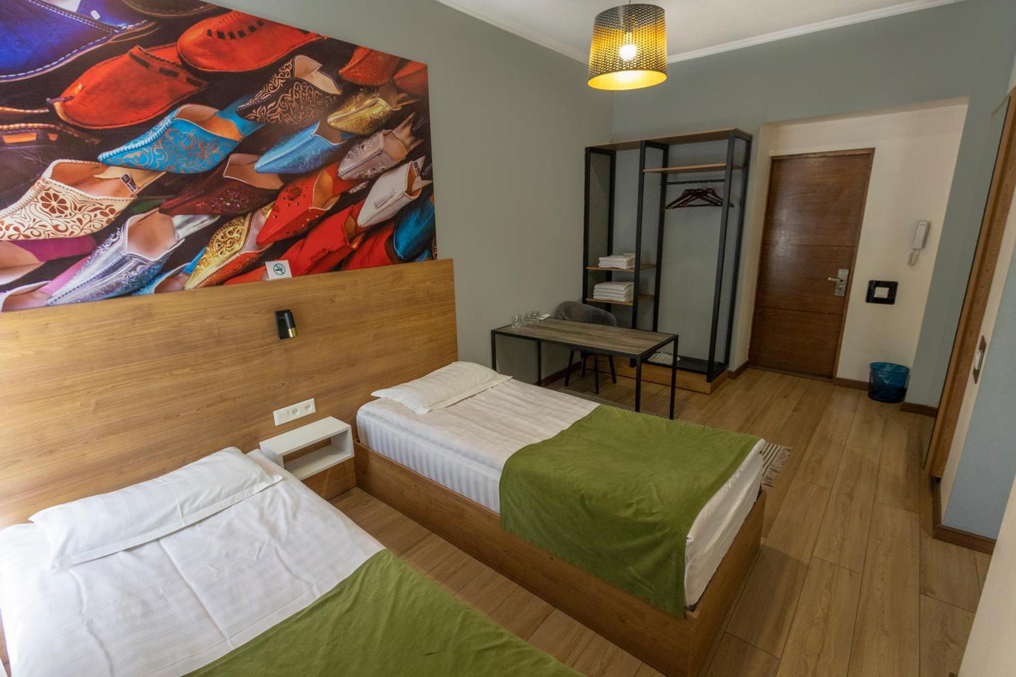 Koisha Hostel Bishkek Bagian luar foto