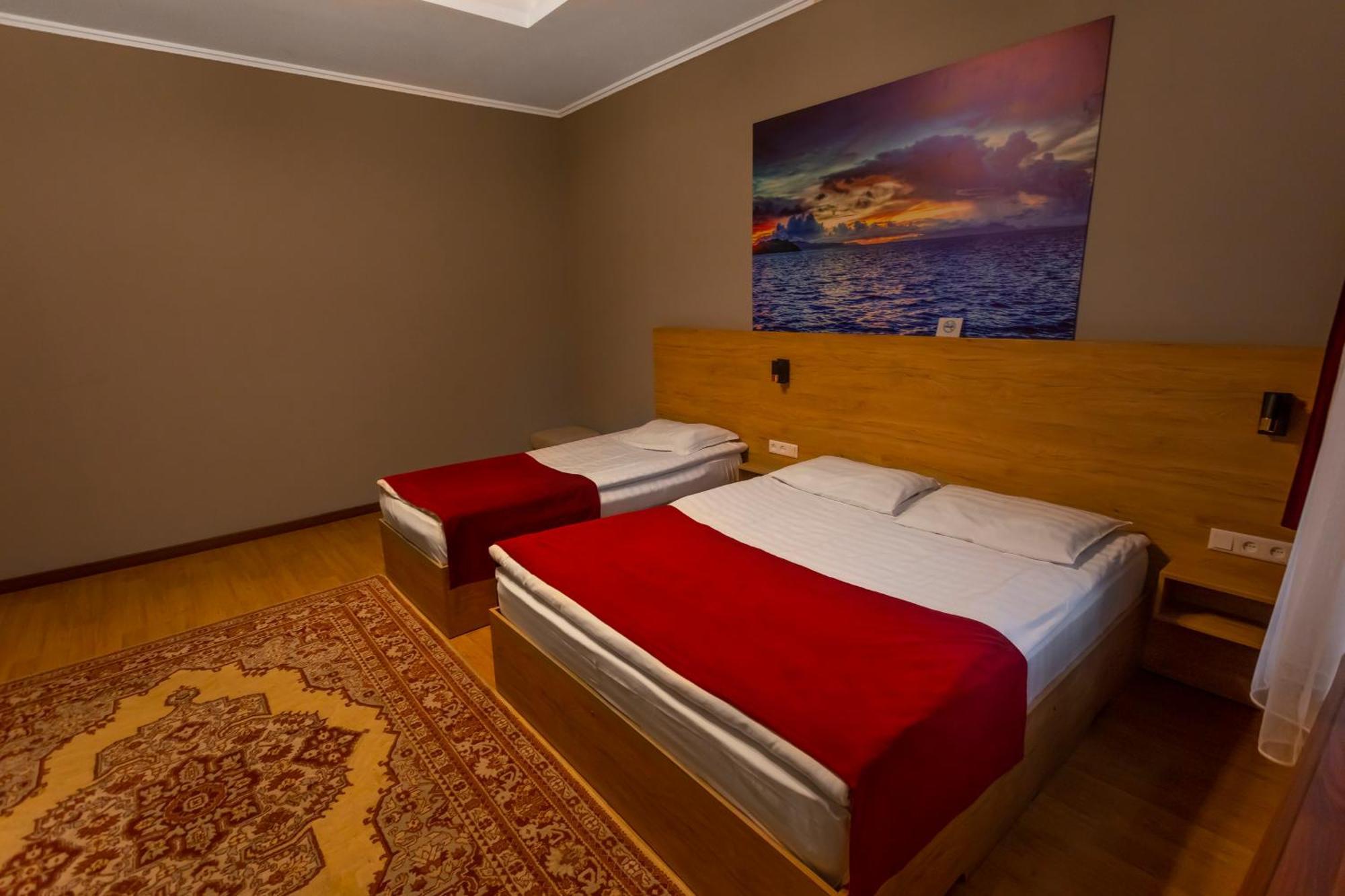 Koisha Hostel Bishkek Bagian luar foto