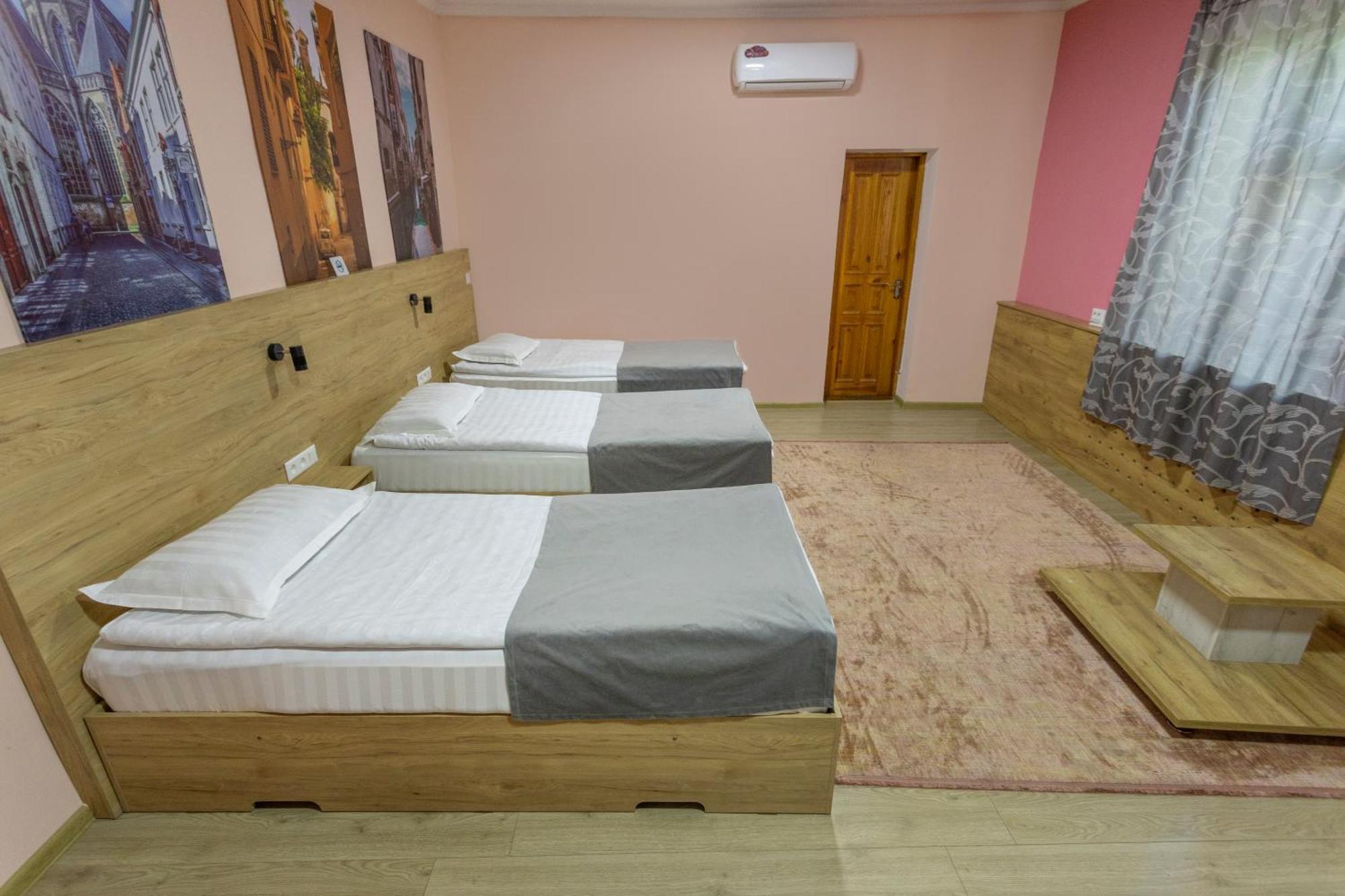 Koisha Hostel Bishkek Bagian luar foto