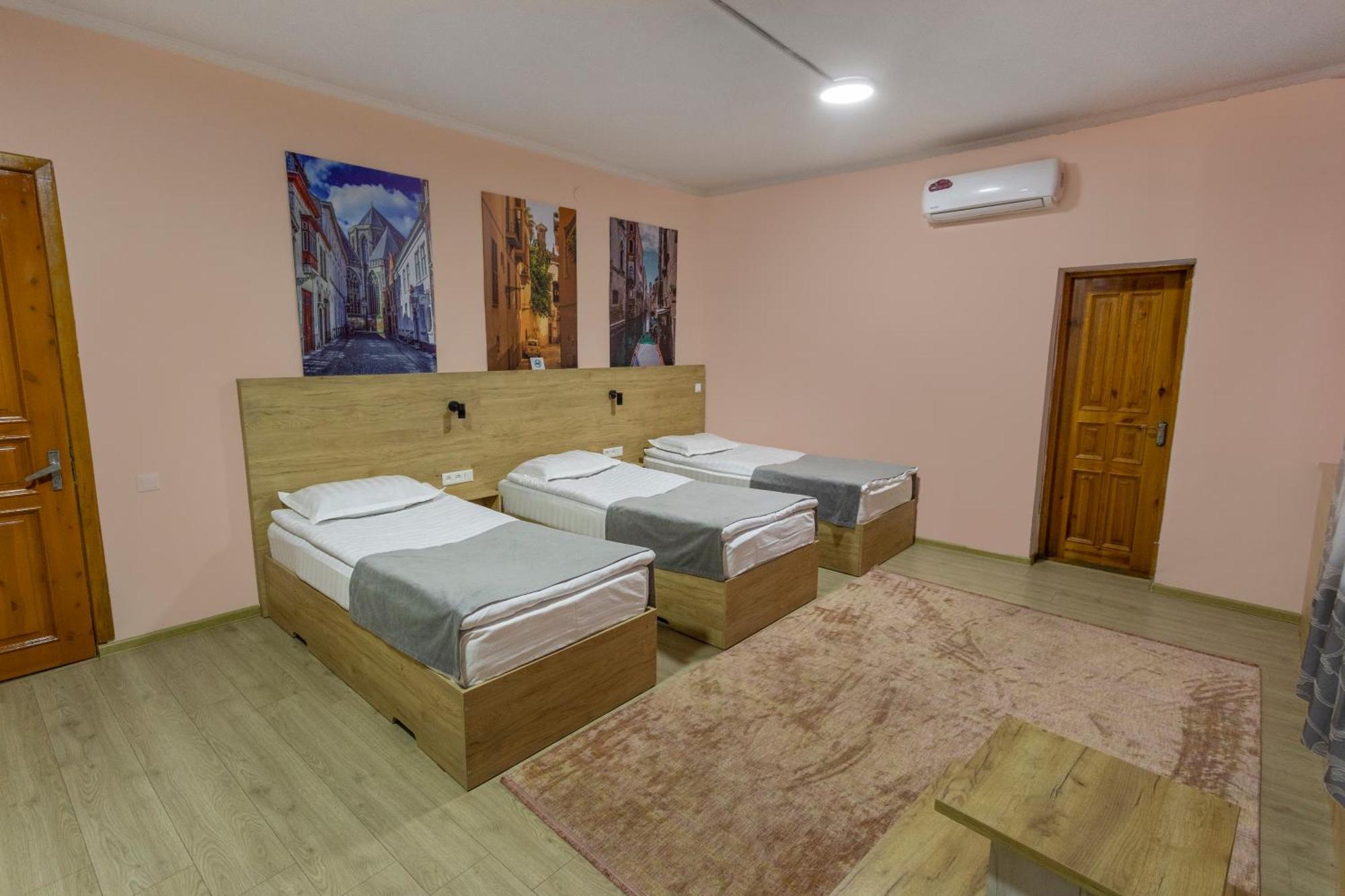 Koisha Hostel Bishkek Bagian luar foto