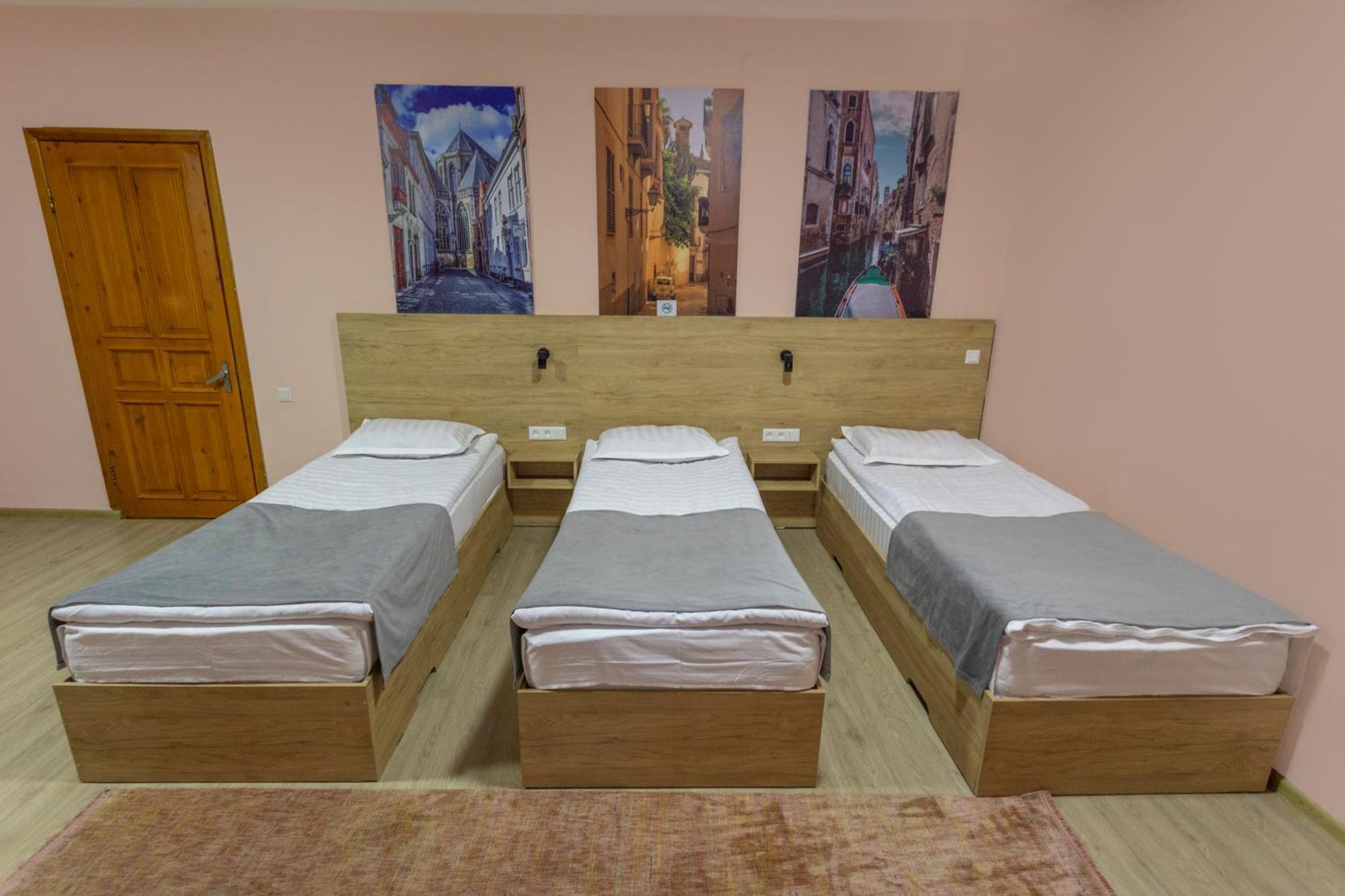 Koisha Hostel Bishkek Bagian luar foto